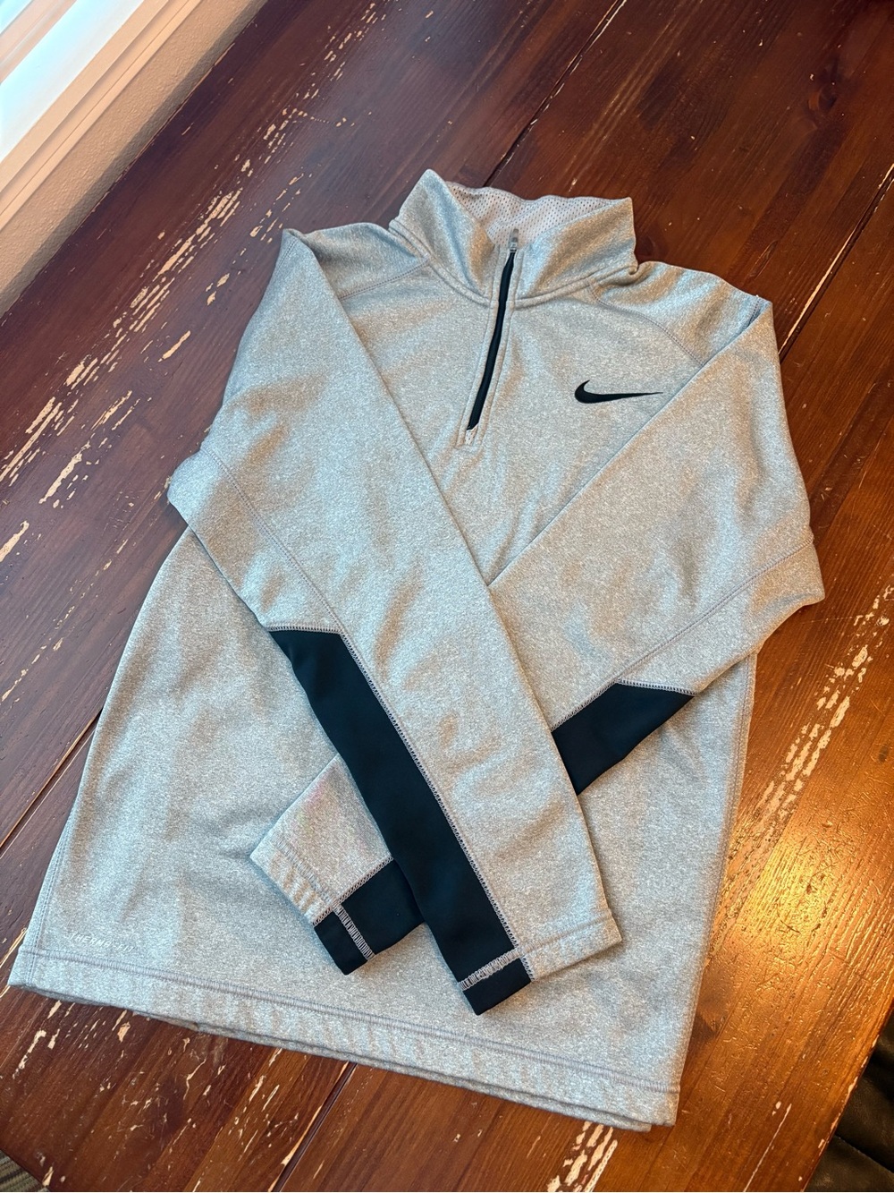 Nike Therma-Fit Light Gray Quarter-Zip Pullover with Black Accents